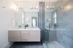 1221 E 46th St, Chicago, IL 60653 - Photo 14