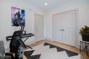 1221 E 46th St, Chicago, IL 60653 - Photo 18