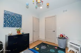 1221 E 46th St, Chicago, IL 60653 - Photo 22