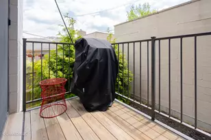 1221 E 46th St, Chicago, IL 60653 - Photo 36