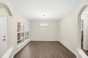 728 Old Checker Rd, Buffalo Grove, IL 60089 - Photo 2