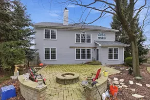 529 Springwood Ave, East Dundee, IL 60118 - Photo 2