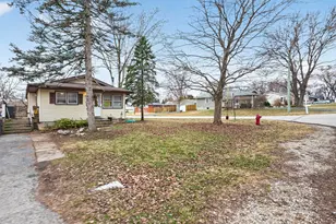 1425 Washington St, Lake in the Hills, IL 60156 - Photo 4