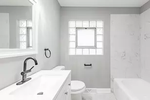 8139 S Exchange Ave, Chicago, IL 60617 - Photo 12