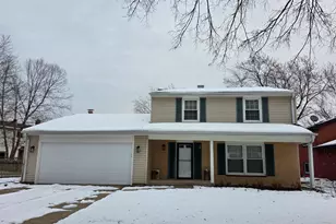 713 Old Post Rd, Buffalo Grove, IL 60089 - Photo 1