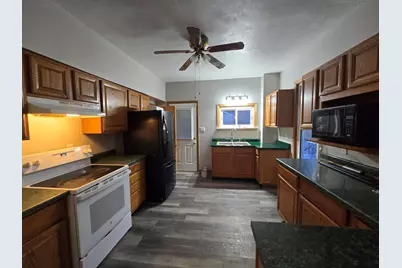 1021 N Rockton Avenue, Rockford, IL 61103 - Photo 2