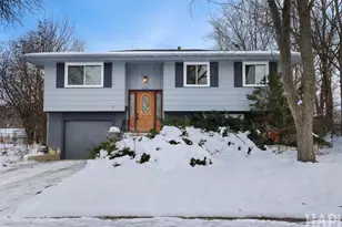 1835 W Weathersfield Way, Schaumburg, IL 60193 - Photo 2