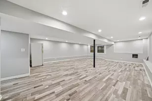 8839 S Colfax Ave, Chicago, IL 60617 - Photo 14