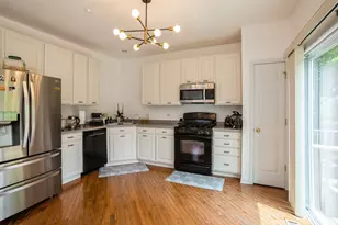 6073 Canterbury Ln, Hoffman Estates, IL 60192 - Photo 6