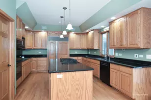 21714 Pringle Dr, Marengo, IL 60152 - Photo 4