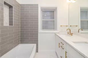 6711 S Paxton Ave, Chicago, IL 60649 - Photo 14