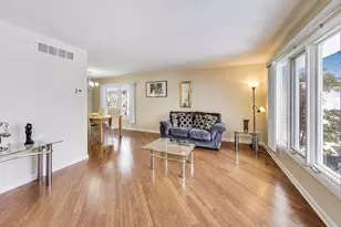 180 N Prairie Dr, Addison, IL 60101 - Photo 4