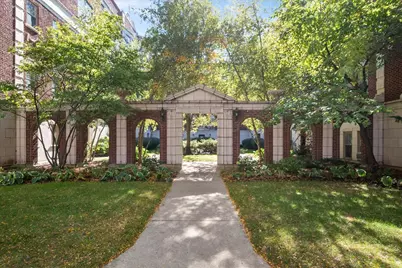 496 Sheridan Road #1, Evanston, IL 60202 - Photo 2