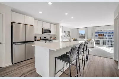 437 Lakeshore Court, Saint Charles, IL 60174 - Photo 2