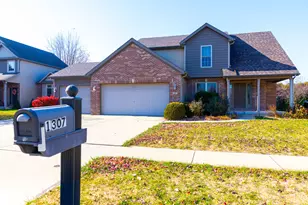 1307 Longford Ln, Bloomington, IL 61704 - Photo 2