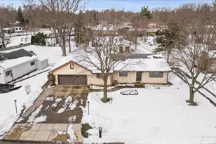 15530 W Wildwood Ct, Libertyville, IL 60048 - Photo 2