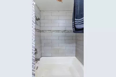 6601 S St Lawrence Avenue, Chicago, IL 60637 - Photo 16