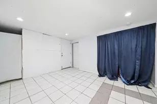 8239 S Colfax Ave, Chicago, IL 60617 - Photo 10