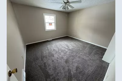 405 Broadway Avenue, Sterling, IL 61081 - Photo 8