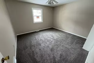 405 Broadway Ave, Sterling, IL 61081 - Photo 8