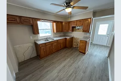 405 Broadway Avenue, Sterling, IL 61081 - Photo 2