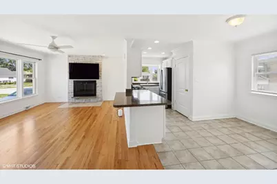 8152 Mayfield Avenue, Burbank, IL 60459 - Photo 6