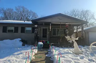 1218 Vienna Blvd, Dekalb, IL 60115 - Photo 1