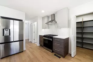 9 Forest Ln, Elk Grove Village, IL 60007 - Photo 8