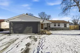 9 Forest Ln, Elk Grove Village, IL 60007 - Photo 2