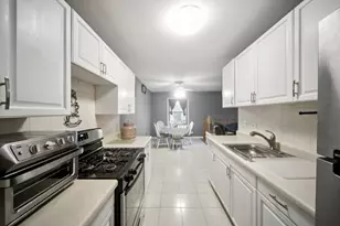 408 Farmingdale Cir, Vernon Hills, IL 60061 - Photo 10