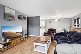 408 Farmingdale Cir, Vernon Hills, IL 60061 - Photo 4