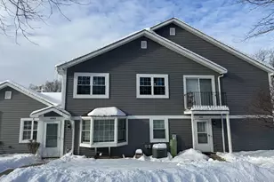 460 N Lake Shore Dr, Palatine, IL 60067 - Photo 2