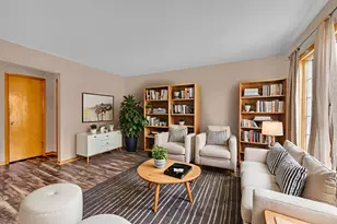 613 E 3rd St, Lockport, IL 60441 - Photo 4