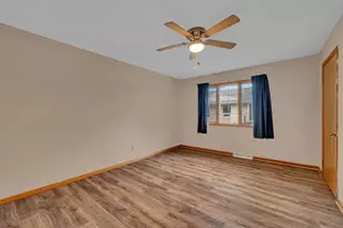 613 E 3rd St, Lockport, IL 60441 - Photo 24