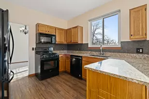 178 Mistwood Ln, North Aurora, IL 60542 - Photo 8