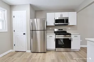 1070 Belle Plaine Ave, Gurnee, IL 60031 - Photo 8