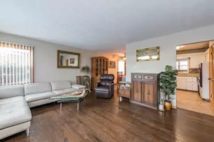 732 Whitney Ave, Winthrop Harbor, IL 60096 - Photo 2