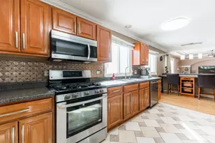 1691 Berkshire St, Glendale Heights, IL 60139 - Photo 8