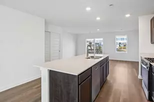 921 Briar Gln Ct, Hampshire, IL 60140 - Photo 6