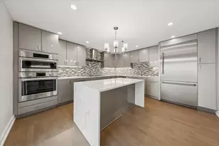 100 E Huron St, Chicago, IL 60611 - Photo 14