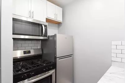 4241 N Kenmore Avenue #303, Chicago, IL 60613 - Photo 2