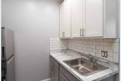 4241 N Kenmore Avenue #303, Chicago, IL 60613 - Photo 4