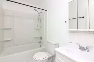 16b Kingery Quarter, Willowbrook, IL 60527 - Photo 12