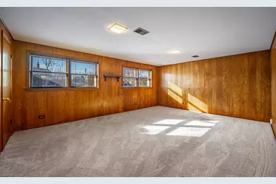 910 E Kimber Drive, Arlington Heights, IL 60005 - Photo 12