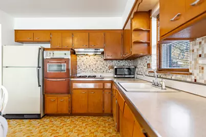 910 E Kimber Drive, Arlington Heights, IL 60005 - Photo 8