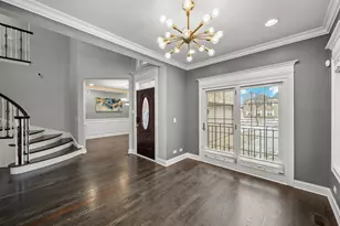 6732 N East Prairie Rd, Lincolnwood, IL 60712 - Photo 6