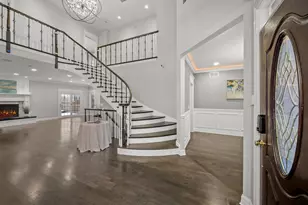 6732 N East Prairie Rd, Lincolnwood, IL 60712 - Photo 4