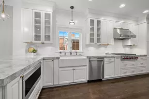 6732 N East Prairie Rd, Lincolnwood, IL 60712 - Photo 14