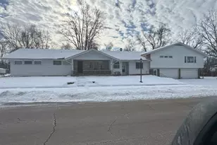 704 W McKinley St, Harvard, IL 60033 - Photo 2