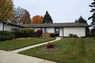 4712 W Oakwood Dr, McHenry, IL 60050 - Photo 4